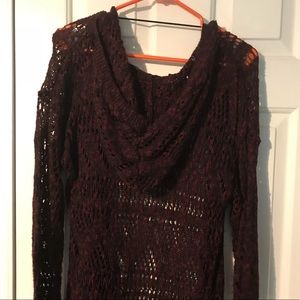 SO Thin Hooded Sweater in burgundy and black!